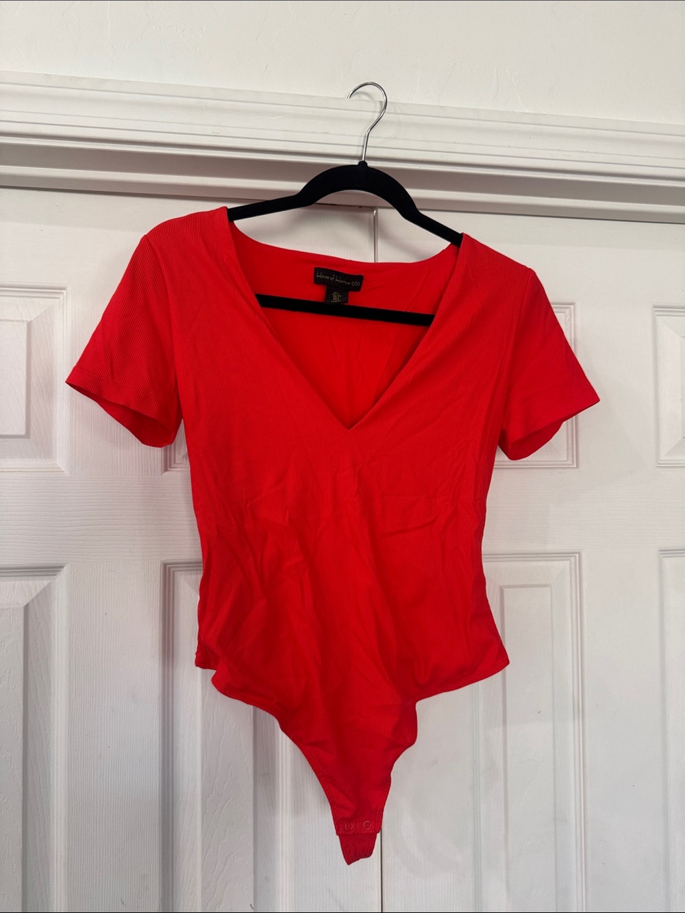 House of Harlow 1960 Red V-Neck Short Sleeve Bodysuit